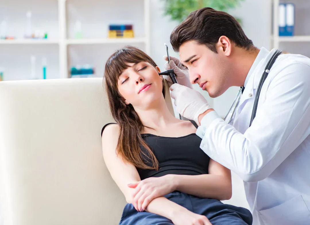 La herramienta para eliminar cerumen que usan los médicos